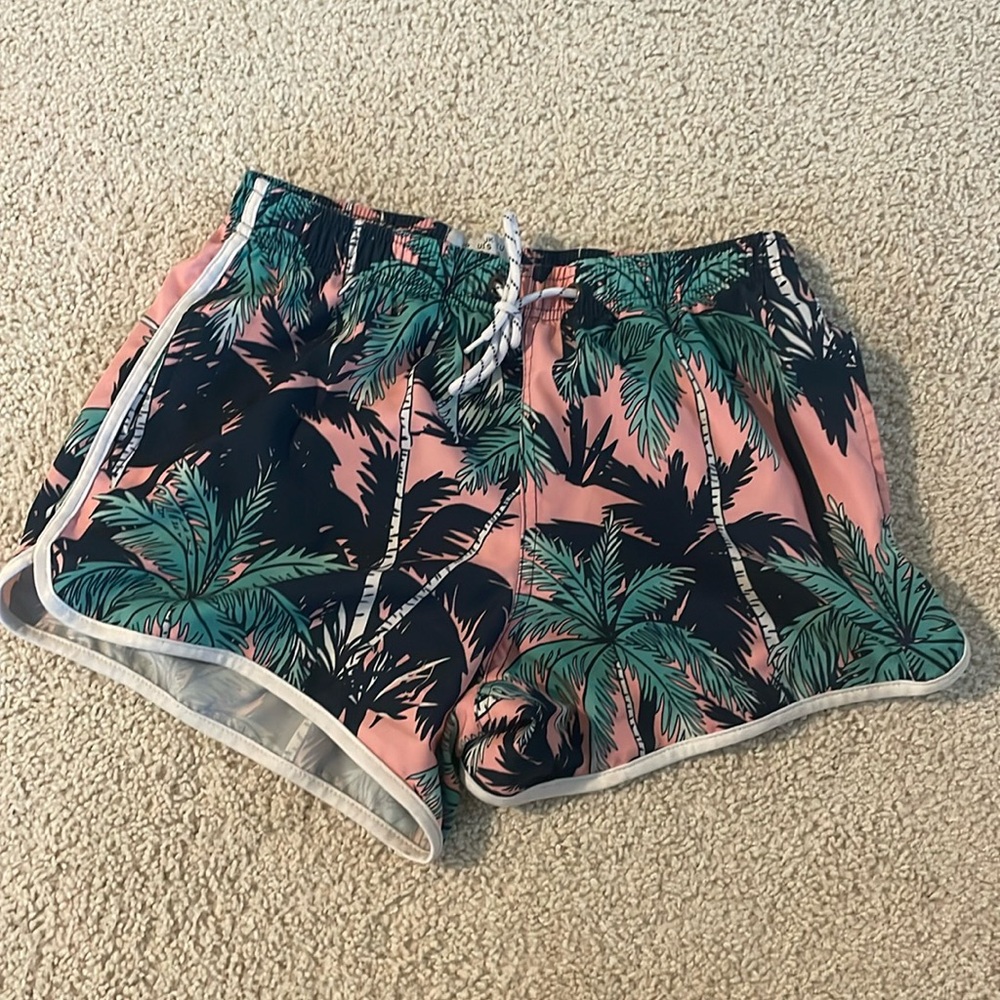 Gym shorts tropical